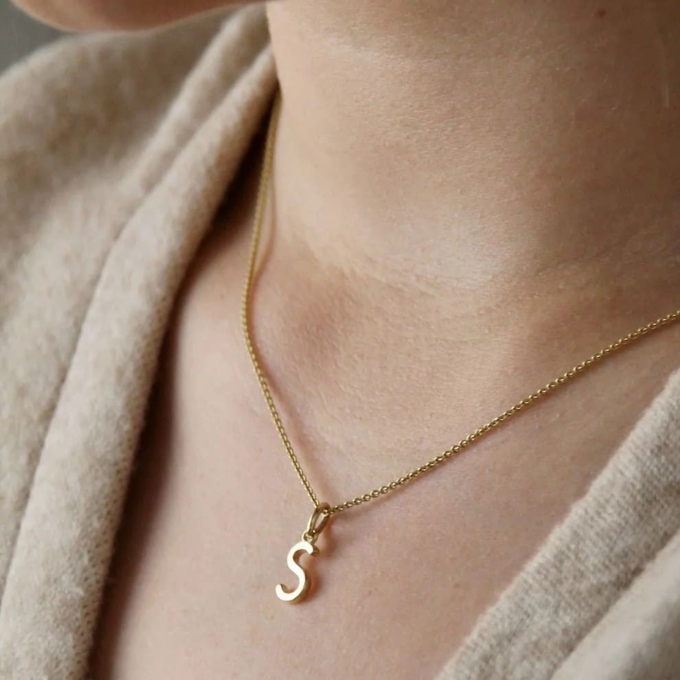 Initial M – Bild 2