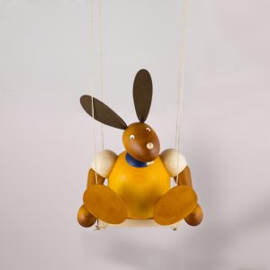Hase maxi auf Schaukel