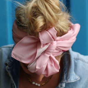 Rosa Seidentuch Halstuch „Girlgang” aus oeko-tex®-zertifizierter Seide