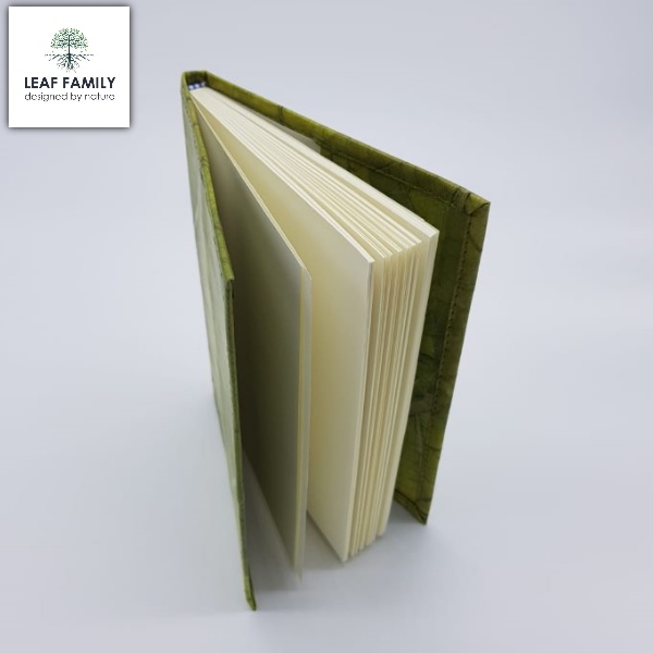 LEAF FAMILY – Vegan- nachhaltiges Notiz- und Tagebuch A5 – Hülle aus Teakblatt Farbe : Beige – Bild 2