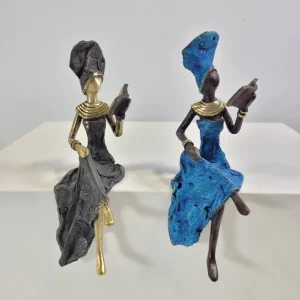 Moogoo Creative Africa – Bronze-Skulptur “Petite femme assise” by Hamed Nikiema | Unikate Black & Gold