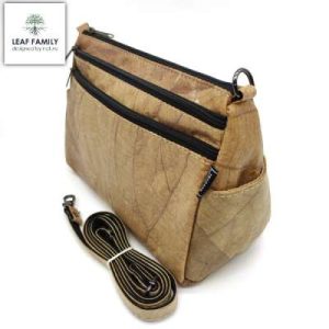 LEAF FAMILY – Vegane und nachhaltige praktische Handtasche zum Umhängen aus Teakblättern in BEIGE