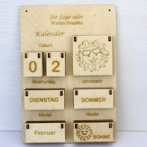 Holzteilchen® | Kalender personalisiert mit Namen oder Logo aus Holz –